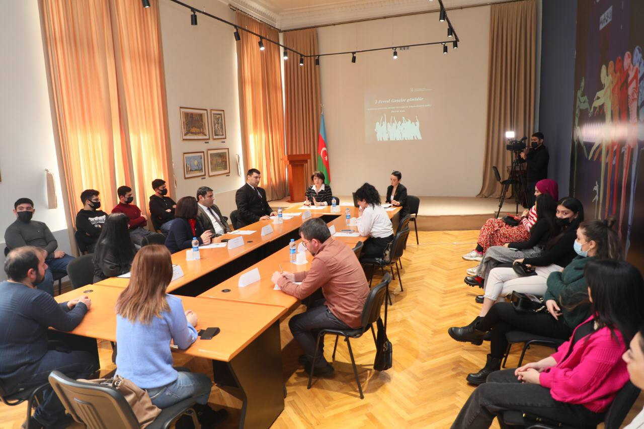 Dövlət Teatr Muzeyində Gənclər Gününə həsr olunmuş dəyirmi masada keçirilib